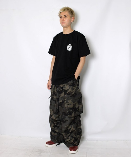 NEW YORK BURST（ニューヨークバースト）の「APPLE T-SHIRT（Tシャツ/カットソー・メンズ・ホワイト/ブラック・M/L/XL）」の6枚目の写真