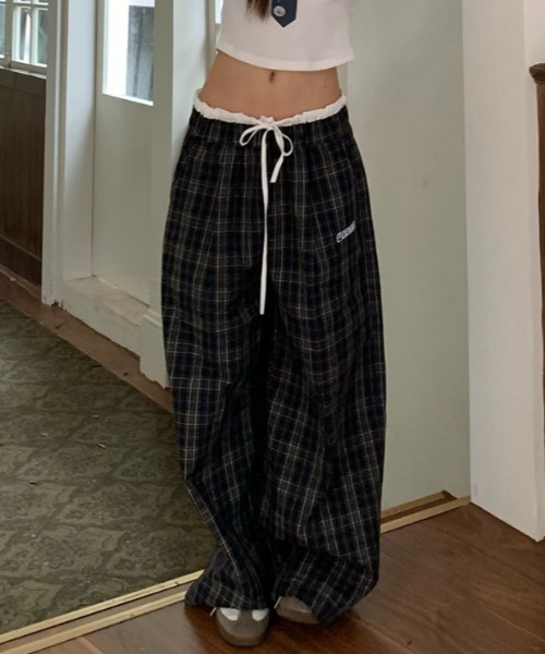 Teem Store（チームストア）の「ワンポイントダブルウエストチェックワイドパンツ ウエストフリル（その他パンツ・レディース・グレー・M/L）」の2枚目の写真