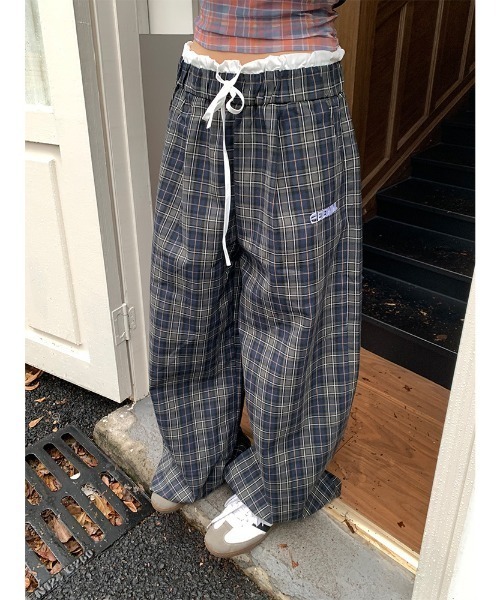 Teem Store（チームストア）の「ワンポイントダブルウエストチェックワイドパンツ ウエストフリル（その他パンツ・レディース・グレー・M/L）」の4枚目の写真