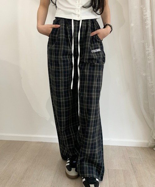 Teem Store（チームストア）の「ワンポイントダブルウエストチェックワイドパンツ ウエストフリル（その他パンツ・レディース・グレー・M/L）」の10枚目の写真