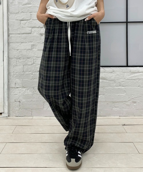 Teem Store（チームストア）の「ワンポイントダブルウエストチェックワイドパンツ ウエストフリル（その他パンツ・レディース・グレー・M/L）」の15枚目の写真