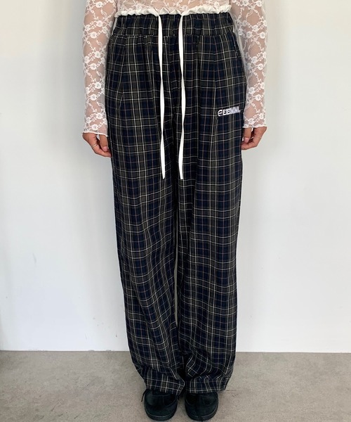 Teem Store(チームストア)の「【ユニセックス】ワンポイント ウエストフリル ダブルウエストチェックワイドレッグイージーパンツ(その他パンツ・レディース・グレー・M/L)」の22枚目の写真