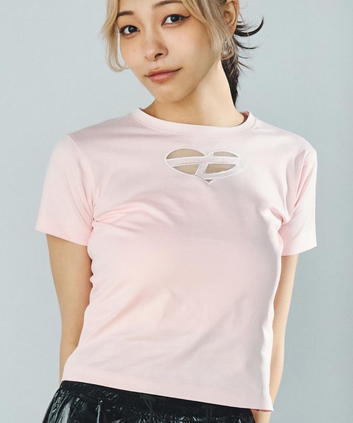 DURAS(デュラス)の「ハート刺繍カットアウトTシャツ(Tシャツ/カットソー・レディース・ブラック/ホワイト/ピンク・SMALL/MEDIUM)」の3枚目の写真