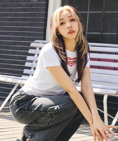 DURAS(デュラス)の「ハート刺繍カットアウトTシャツ(Tシャツ/カットソー・レディース・ブラック/ホワイト/ピンク・SMALL/MEDIUM)」の5枚目の写真