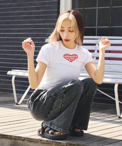DURAS(デュラス)の「ハート刺繍カットアウトTシャツ(Tシャツ/カットソー・レディース・ブラック/ホワイト/ピンク・SMALL/MEDIUM)」の6枚目の写真