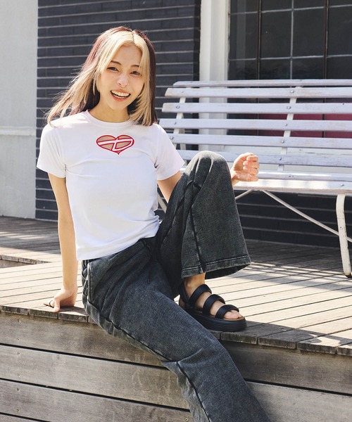 DURAS(デュラス)の「ハート刺繍カットアウトTシャツ(Tシャツ/カットソー・レディース・ブラック/ホワイト/ピンク・SMALL/MEDIUM)」の7枚目の写真