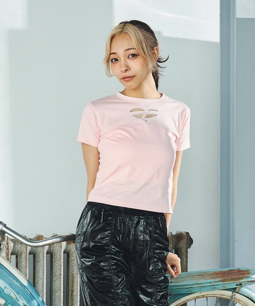 DURAS(デュラス)の「ハート刺繍カットアウトTシャツ(Tシャツ/カットソー・レディース・ブラック/ホワイト/ピンク・SMALL/MEDIUM)」の14枚目の写真