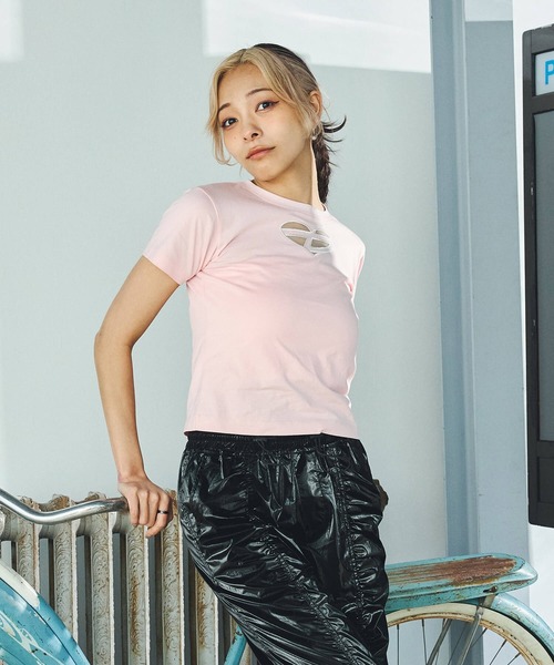 DURAS(デュラス)の「ハート刺繍カットアウトTシャツ(Tシャツ/カットソー・レディース・ブラック/ホワイト/ピンク・SMALL/MEDIUM)」の13枚目の写真