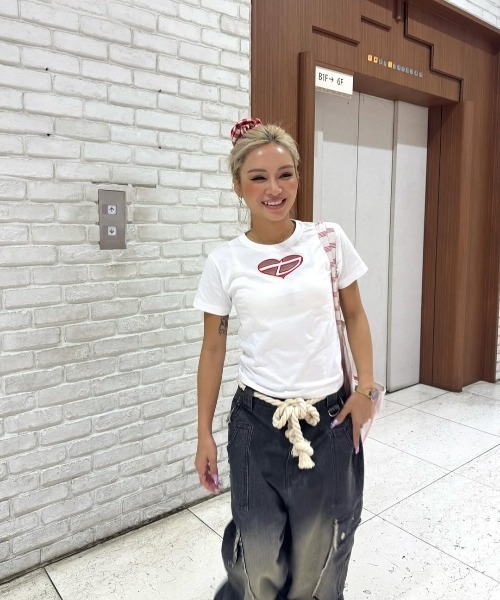 DURAS(デュラス)の「ハート刺繍カットアウトTシャツ(Tシャツ/カットソー・レディース・ブラック/ホワイト/ピンク・SMALL/MEDIUM)」の20枚目の写真