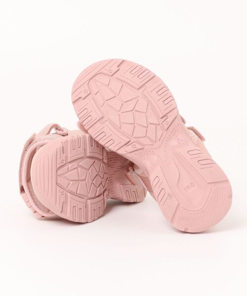 MAD FOOT（マッドフット）の「MADFOOT! マッドフット キッズ スリーベルト厚底スポーティーサンダル 3本ストラップ 子供靴 251005（サンダル・キッズ・ブラック/ピンク・24.0cm/23.0cm/22.0cm/21.0cm/20.0cm/19.0cm）」の4枚目の写真