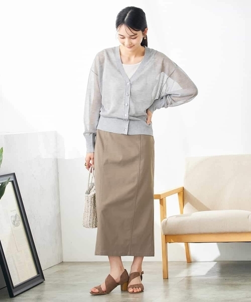 a.v.v（アーヴェヴェ）の「シアーVネックカーディガン（カーディガン/ボレロ・レディース・グレー/ブラック・36/40/38）」の4枚目の写真