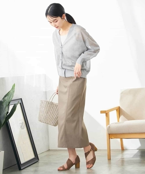 a.v.v（アーヴェヴェ）の「シアーVネックカーディガン（カーディガン/ボレロ・レディース・グレー/ブラック・36/40/38）」の5枚目の写真