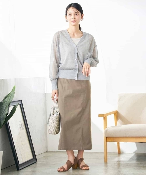 a.v.v（アーヴェヴェ）の「シアーVネックカーディガン（カーディガン/ボレロ・レディース・グレー/ブラック・36/40/38）」の6枚目の写真