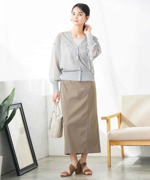 a.v.v（アーヴェヴェ）の「シアーVネックカーディガン（カーディガン/ボレロ・レディース・グレー/ブラック・36/40/38）」の7枚目の写真