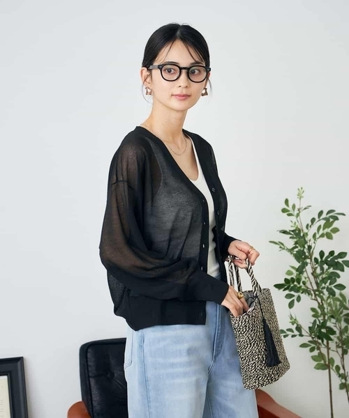 a.v.v（アーヴェヴェ）の「シアーVネックカーディガン（カーディガン/ボレロ・レディース・グレー/ブラック・36/40/38）」の17枚目の写真