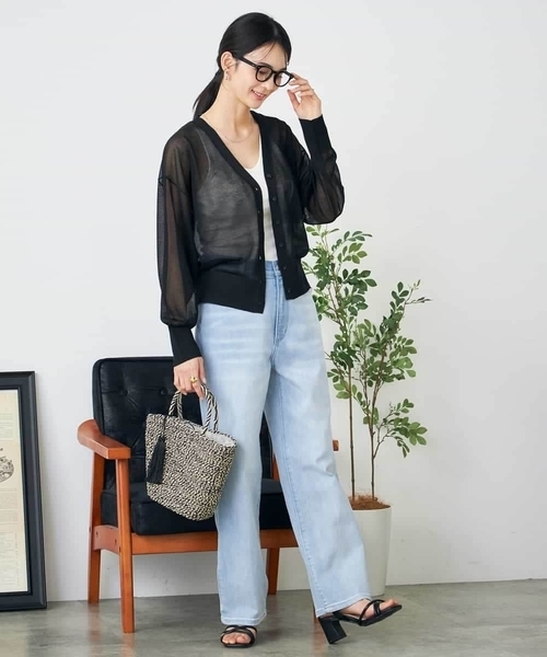 a.v.v（アーヴェヴェ）の「シアーVネックカーディガン（カーディガン/ボレロ・レディース・グレー/ブラック・36/40/38）」の20枚目の写真