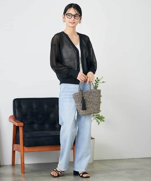 a.v.v（アーヴェヴェ）の「シアーVネックカーディガン（カーディガン/ボレロ・レディース・グレー/ブラック・36/40/38）」の21枚目の写真