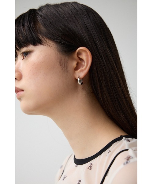 AZUL by moussy（アズールバイマウジー）の「ステンレスプチフープピアス（ピアス（両耳用）・レディース・シルバー/ゴールド系その他・FREE）」の4枚目の写真