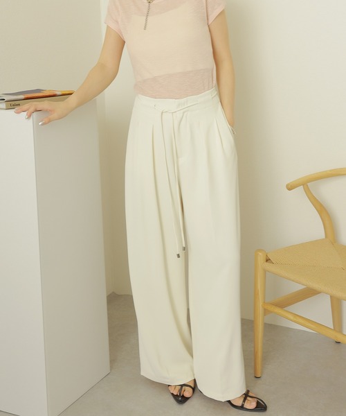 LAULEN（ローレン）の「double tuck belted wide pants /ダブルタック ウエスト リボンベルト付き ワイド パンツ（その他パンツ・レディース・ブラック/アイボリー/チャコールグレー・S/M）」の2枚目の写真