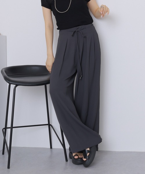 LAULEN（ローレン）の「double tuck belted wide pants /ダブルタック ウエスト リボンベルト付き ワイド パンツ（その他パンツ・レディース・ブラック/アイボリー/チャコールグレー・S/M）」の4枚目の写真