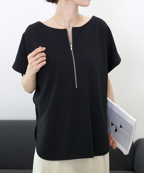 Aletta vita(アレッタビータ)の「ポンチバックファスナー2WAYプルオーバー(Tシャツ/カットソー・レディース・ベージュ/ブラック・M)」の2枚目の写真