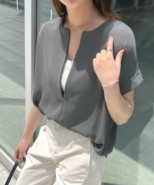 Futier land(フューティアランド)の「【接触冷感×UVカット】前後2WAY ジョーゼットTブラウス / 吸水速乾、防シワ(シャツ/ブラウス・レディース・ホワイト/グレイッシュベージュ/チャコールグレー/ネイビー/ベージュ・MEDIUM/LARGE)」の21枚目の写真