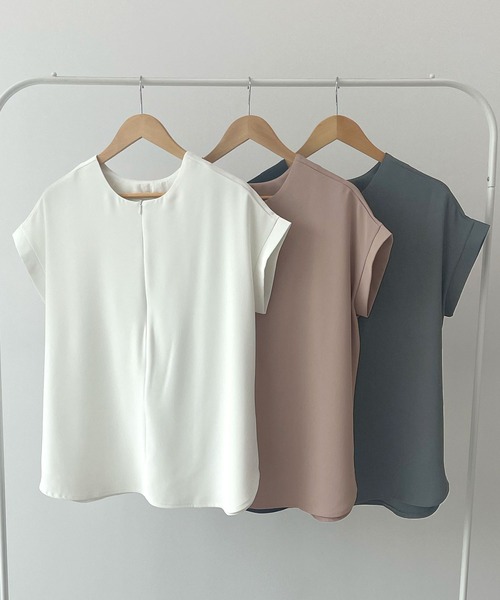 Futier land(フューティアランド)の「【接触冷感×UVカット】前後2WAY ジョーゼットTブラウス / 吸水速乾、防シワ(シャツ/ブラウス・レディース・ホワイト/グレイッシュベージュ/チャコールグレー/ネイビー/ベージュ・MEDIUM/LARGE)」の9枚目の写真