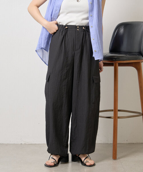 Jena espace merveilleux（ジェナ　エスパスメルヴェイユ）の「ナイロンパラシュートパンツ（その他パンツ・レディース・グレー/アイボリー/ブラック・FREE）」の2枚目の写真