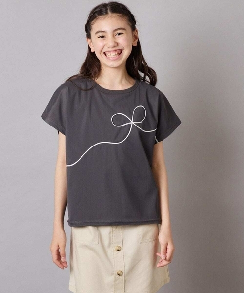 a.v.v（アーヴェヴェ）の「【接触冷感/ジメジメ対策】[100-160]リボンテープチュールドッキングTシャツ（Tシャツ/カットソー・キッズ・チャコールグレー/ホワイト・110/100/120/130/140/150/160）」の2枚目の写真