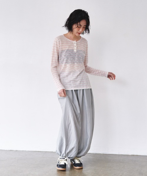 FMiBL（ファミル）の「リラクシーボリュームタックパンツ（その他パンツ・レディース・レッド/ホワイト/イエロー/ブラック/ブルー/グレー・FREE）」の15枚目の写真