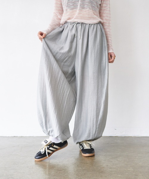 FMiBL（ファミル）の「リラクシーボリュームタックパンツ（その他パンツ・レディース・レッド/ホワイト/イエロー/ブラック/ブルー/グレー・FREE）」の21枚目の写真