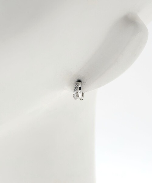 UNITED ARROWS（ユナイテッドアローズ）の「パヴェ Vシェイプ フープ ピアス（ピアス（両耳用）・レディース・シルバー・FREE）」の4枚目の写真
