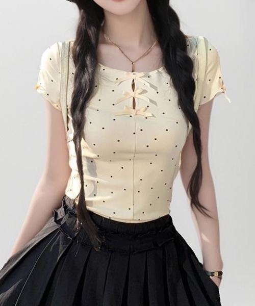 GEMEDA（ジェメダ）の「リボンレースアップドット柄コンパクトトップス（Tシャツ/カットソー・レディース・グレー/ライトベージュ・M）」の2枚目の写真