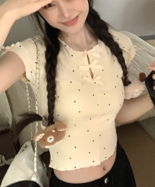 GEMEDA（ジェメダ）の「リボンレースアップドット柄コンパクトトップス（Tシャツ/カットソー・レディース・グレー/ライトベージュ・M）」の19枚目の写真