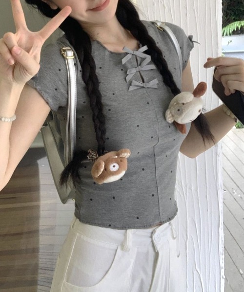 GEMEDA（ジェメダ）の「リボンレースアップドット柄コンパクトトップス（Tシャツ/カットソー・レディース・グレー/ライトベージュ・M）」の5枚目の写真