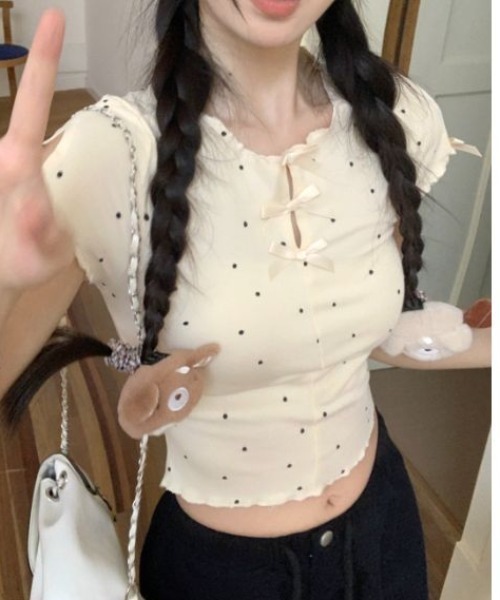 GEMEDA（ジェメダ）の「リボンレースアップドット柄コンパクトトップス（Tシャツ/カットソー・レディース・グレー/ライトベージュ・M）」の22枚目の写真