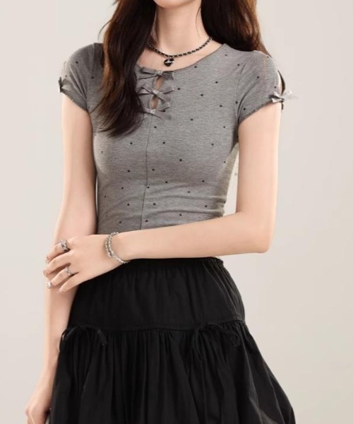 GEMEDA（ジェメダ）の「リボンレースアップドット柄コンパクトトップス（Tシャツ/カットソー・レディース・グレー/ライトベージュ・M）」の14枚目の写真