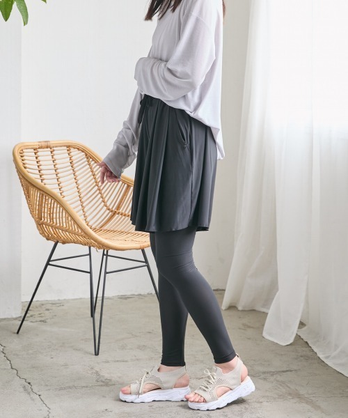 slattgir(スラットジール)の「高身長 ラッシュガードパンツ(UVカット・接触冷感・吸汗速乾)(トールサイズ)Essenave(ラッシュガード・レディース・ブラック・TM/TL)」の5枚目の写真