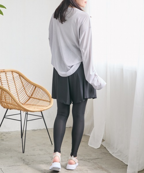 slattgir(スラットジール)の「高身長 ラッシュガードパンツ(UVカット・接触冷感・吸汗速乾)(トールサイズ)Essenave(ラッシュガード・レディース・ブラック・TM/TL)」の6枚目の写真