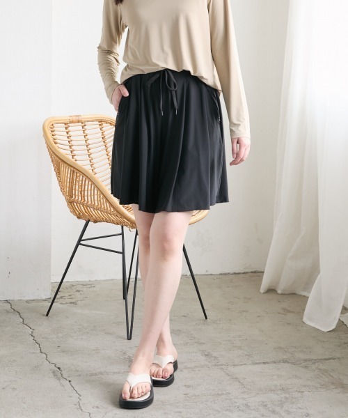 slattgir(スラットジール)の「高身長 ラッシュガードパンツ(UVカット・接触冷感・吸汗速乾)(トールサイズ)Essenave(ラッシュガード・レディース・ブラック・TM/TL)」の7枚目の写真