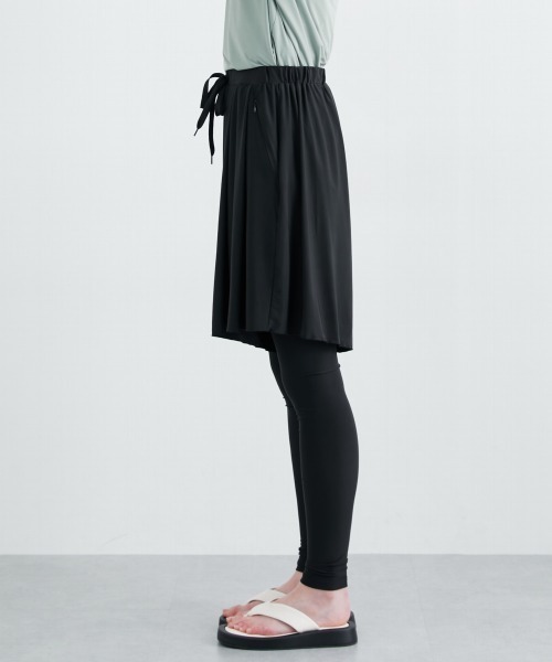 slattgir(スラットジール)の「高身長 ラッシュガードパンツ(UVカット・接触冷感・吸汗速乾)(トールサイズ)Essenave(ラッシュガード・レディース・ブラック・TM/TL)」の16枚目の写真