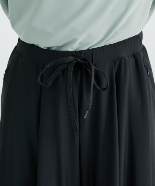 slattgir(スラットジール)の「高身長 ラッシュガードパンツ(UVカット・接触冷感・吸汗速乾)(トールサイズ)Essenave(ラッシュガード・レディース・ブラック・TM/TL)」の21枚目の写真