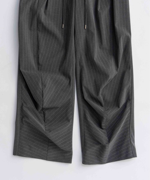 MAISON SPECIAL(メゾンスペシャル)の「With Chain Belt Draped Hem Slacks/チェーンベルト付きドレープヘムスラックス【MAISON SPECIAL/メゾンスペシャル】■セットアップ対応■(スラックス・レディース・グレー/ベージュ/ネイビー・36/38)」の9枚目の写真