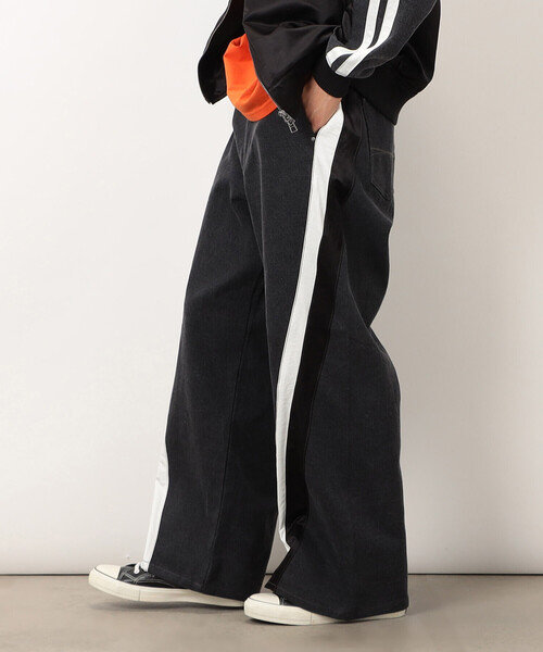 Purple&Yellow（パープルアンドイエロー）の「デニム×サテンラインワイドバギーパンツ（デニムパンツ・メンズ・インディゴブルー/ブラック・X-SMALL/SMALL/MEDIUM/LARGE）」の13枚目の写真