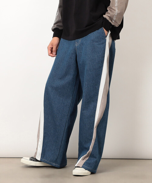 Purple&Yellow（パープルアンドイエロー）の「デニム×サテンラインワイドバギーパンツ（デニムパンツ・メンズ・インディゴブルー/ブラック・X-SMALL/SMALL/MEDIUM/LARGE）」の21枚目の写真