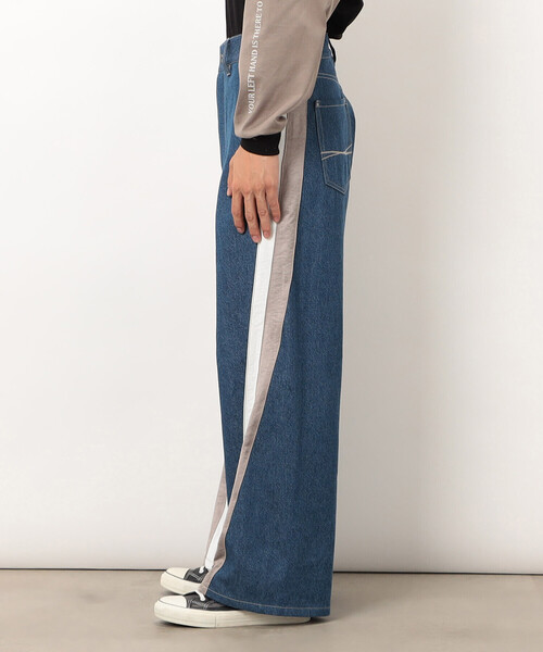 Purple&Yellow（パープルアンドイエロー）の「デニム×サテンラインワイドバギーパンツ（デニムパンツ・メンズ・インディゴブルー/ブラック・X-SMALL/SMALL/MEDIUM/LARGE）」の4枚目の写真