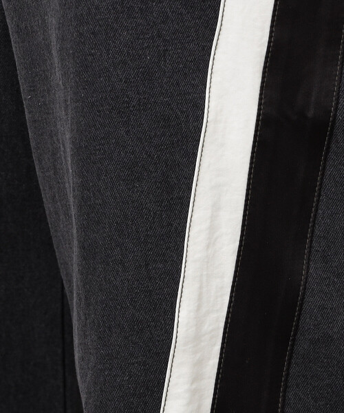 Purple&Yellow（パープルアンドイエロー）の「デニム×サテンラインワイドバギーパンツ（デニムパンツ・メンズ・インディゴブルー/ブラック・X-SMALL/SMALL/MEDIUM/LARGE）」の10枚目の写真