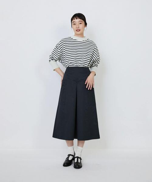 LOISIR(ロワズィール)の「【MTサイズ有り】エステルコットンタフタミモレスカート(スカート・レディース・ブラック/レッド・MT/M)」の4枚目の写真