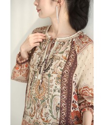 ビジュー散りばめたペイズリー刺繍ブラウスとスカートの2点セット【set