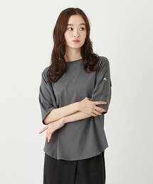 クルーネックラウンドヘムTシャツ